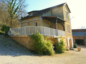 Maison en pierre avec grange