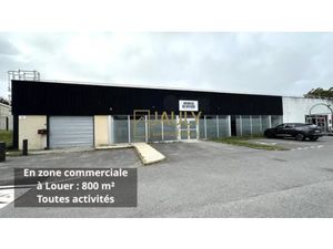 Local commercial 800 m² - Vitrine 20 ml - Parking
