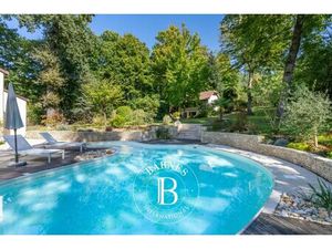 Maison de luxe à vendre dans le quartier Le Village