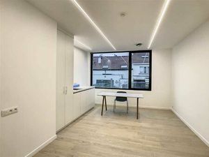 Moderne en lichtrijke praktijkruimte in nieuw gebouw