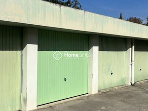 Box de garage dans résidence sécurisée et fermée