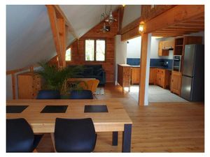 Location meublée appartement 5 pièces 80 m² à Groisy (74570)  1 875 €