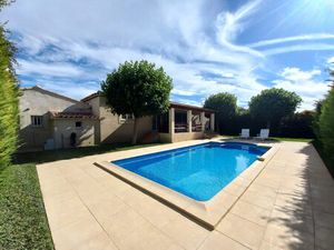 BELLE VILLA DE 112 M² AVEC DOUBLE GARAGE ET PISCINE SUR 670 M²