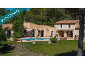 Maison principale et maison de gardien au cœur de la Provence