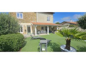 Vente maison 5 pièces 220 m² Saint-Jean-le-Vieux (01640)