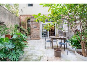 Atelier d'artiste avec extérieur à réécrire