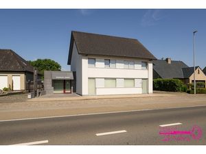 Commercieel te koop in Ingelmunster met 4 slaapkamers