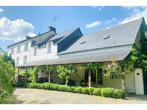 COTES D'ARMOR proche Rostrenen  une belle opportunité d'acheter une magnifique maison à cô