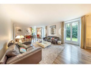 TALLOIRES -Echarvines   maison ancienne avec cachet et jardin