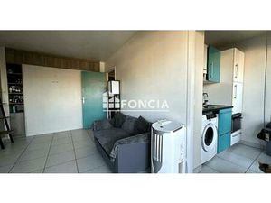 Superbe Studio cabine avec un grand balcon  place de stationnement  cellier  local vélo. P