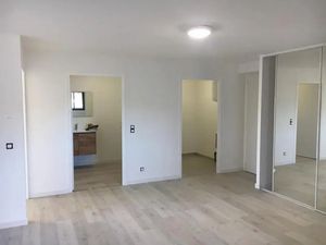 Mougins - La plaine - Bureau/Local Neuf 56 m2 + Entrepôt à Louer 1530 € HT CC
