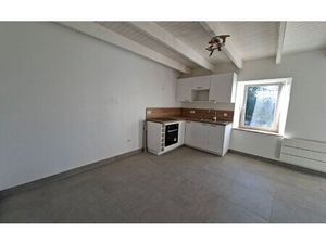 Location maison  m² T-2 à Plouguernével  575 €