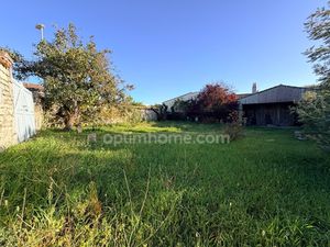 TERRAIN   proche du centre de SAINTE MARIE DE RE 17740