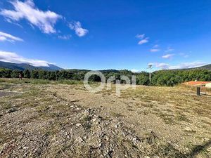 A vendre terrain constructible viabilisé de 829 m² avec vue dégagée sur le Canigou