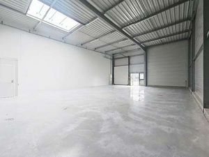 Location Bureaux et commerces à Oissel (76350) : à louer / 159m² Oissel