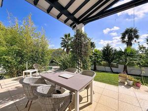 Maison familiale 5 chambres avec piscine et studio à seulement 10 min de Bayonne