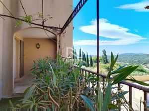 FAYENCE MAGNIFIQUE 2 PIECES avec Terrasse  jardinet