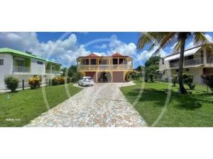 A VENDRE : MAISON 6 PIECES AUX ABYMES à 421 053 €  Guadeloupe