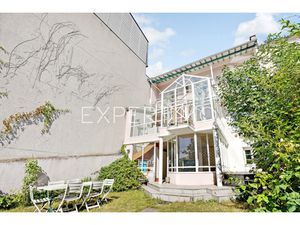 Maison de charme de 215 m2 avec jardin   sur parcelle de 345 m2