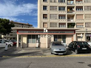 Location Local commercial 193m²