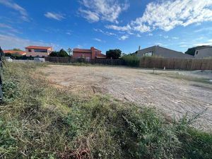 En exclusivité chez Vergara Immobilier  découvrez ce dernier grand terrain disponible sur.