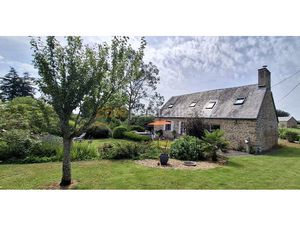 Maison en Pierres de 105 m² à La Chapelle-Cécelin  3 Chambres sur 1200 m² environ