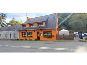 A VENDRE ENSEMBLE IMMOBILIER COMMERCE + MAISON 56220 PEILLAC