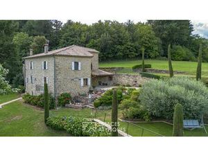 Ancienne ferme en pierre rénovée  piscine  vergers  vue panoramique