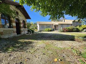 Maison ancienne de 360 m² à Vouille