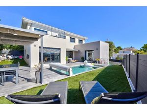 Vente terrain 700 m² à Castries (34160)  350 000 €