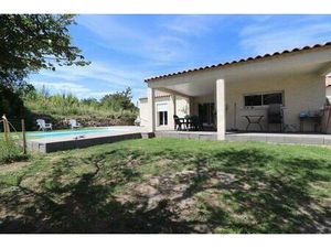 Maison de plain-pied 4 P :146 m2 sur terrain de 686 m2.