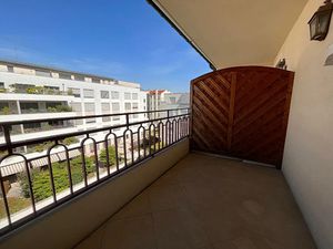 Location appartement 4 pièces 127 m² à Courbevoie (92400)  3 155 €