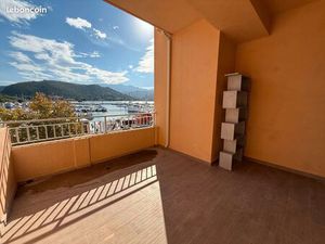 Location T3 rénové avec grande terrasse et vue port