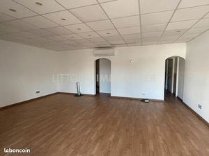 Local commercial 66 m² SAINT GILLES LES BAINS