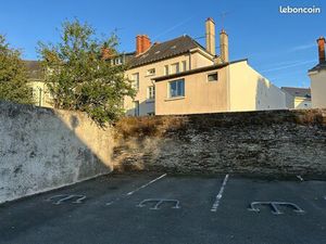 Location place parking gare Angers