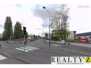 Local commercial 900 m²