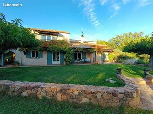 Maison 10 pièces 240 m²