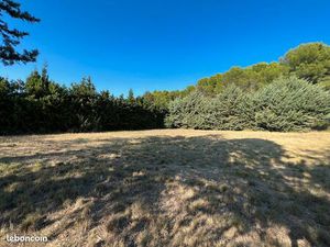 Exclusivite - terrain - proche centre du village de fontvieille