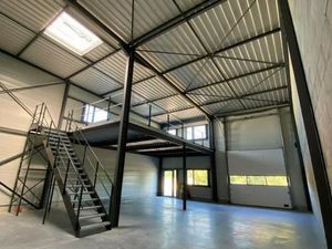 Local d'activité 273 m²