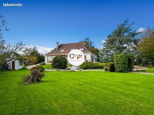 Maison 8 pièces 240 m²