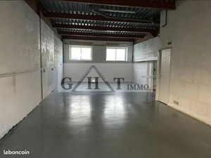 Local industriel 200 m²
