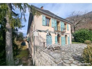 Maison 10 pièces 381 m²