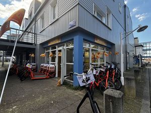 GABUT - Local commercial avec terrasse privative