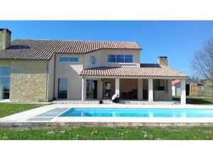 Superbe maison 6 pièces à vendre au Sud de Bergerac dans un environnement bucolique!!