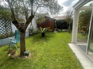 Charmante maison au calme avec jardinet et garage.