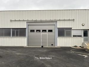 A louer - Local d'activité avec porte sectionnelle électrique  idéal pour activités artisa