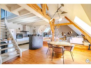 Loft poutres apparentes 5 pièces 148 m2 + box double