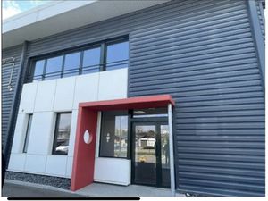 ST QUENTIN FALLAVIER  LOCAL D’ACTIVITÉ AVEC QUAI DE DÉCHARGEMENT