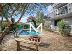 Maison de luxe à vendre dans le quartier Hameaux