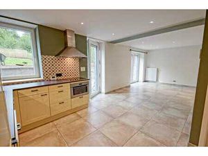 Charmante maison rénovée avec terrain à bâtir